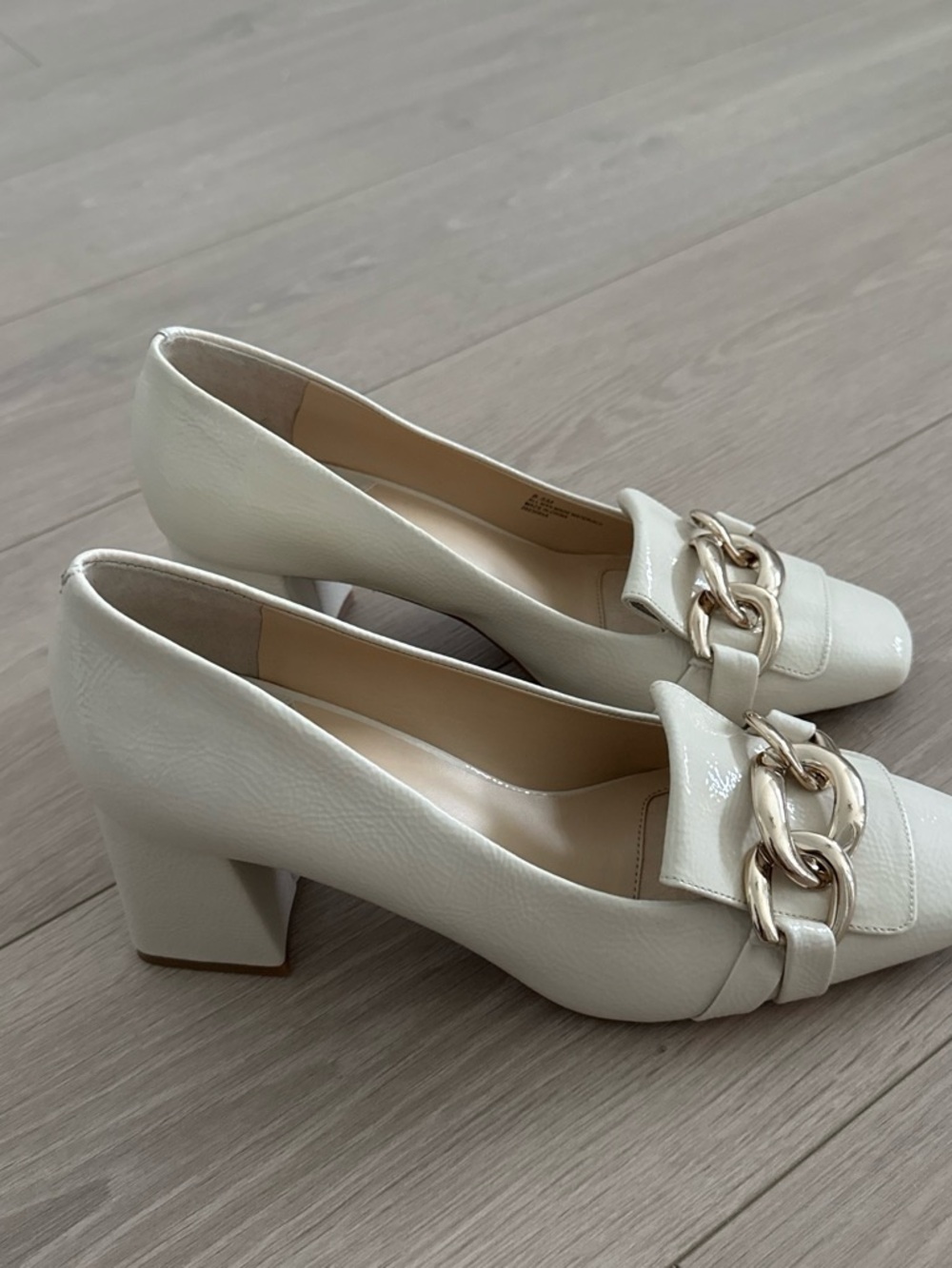 Alex Marie Cream Leather Pumps with Gold Chain Accent - Picture 2 of 4